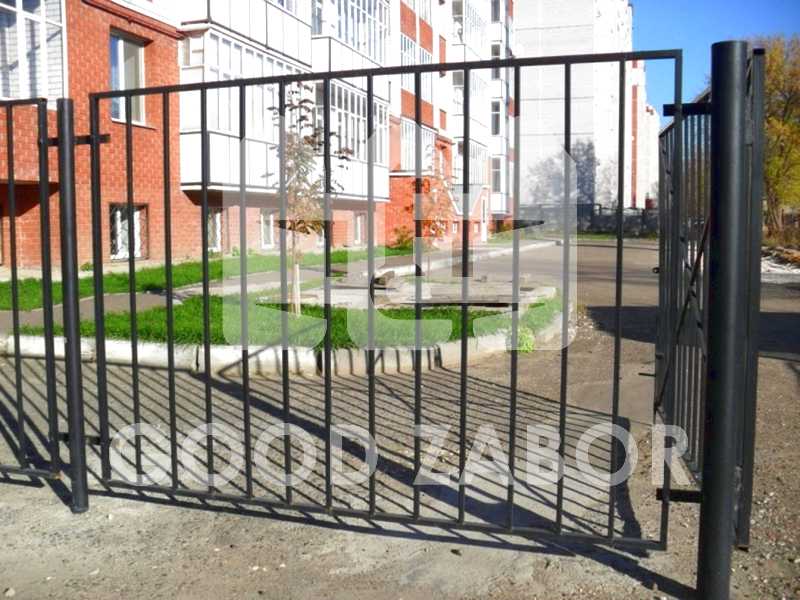 Заборы из профильной трубы