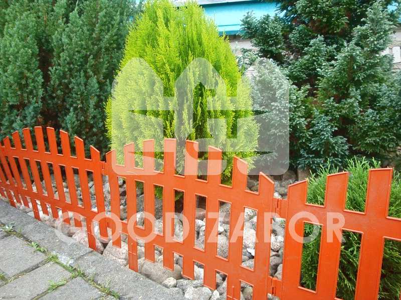 Забор из пластикового штакетника