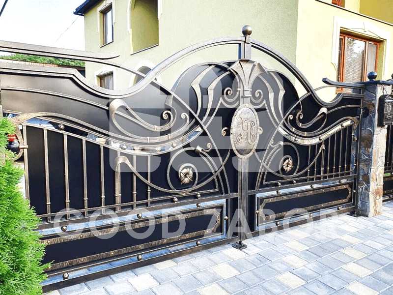 Кованые ворота с калиткой